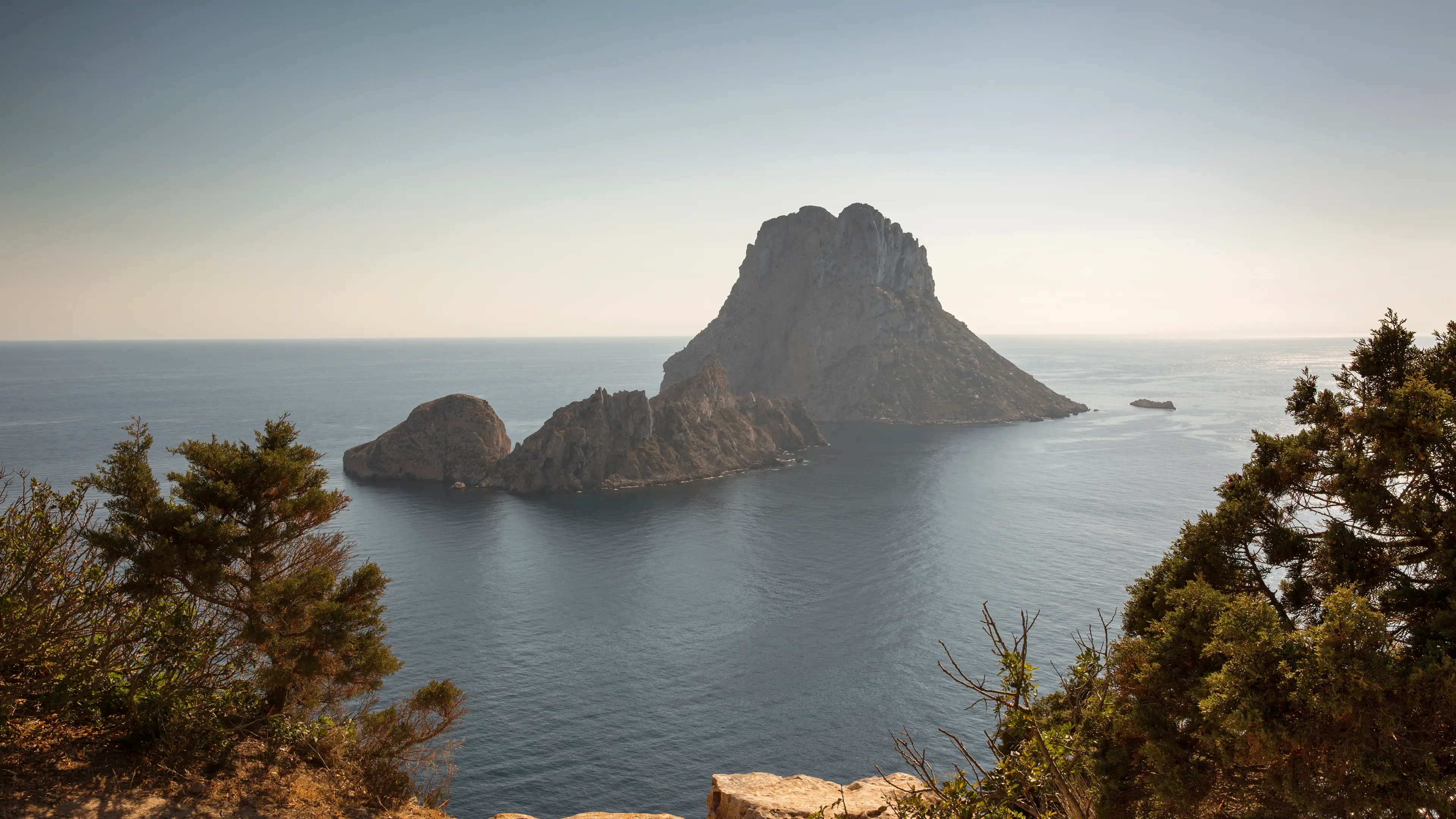 Ibiza: A fehér sziget ezer arca