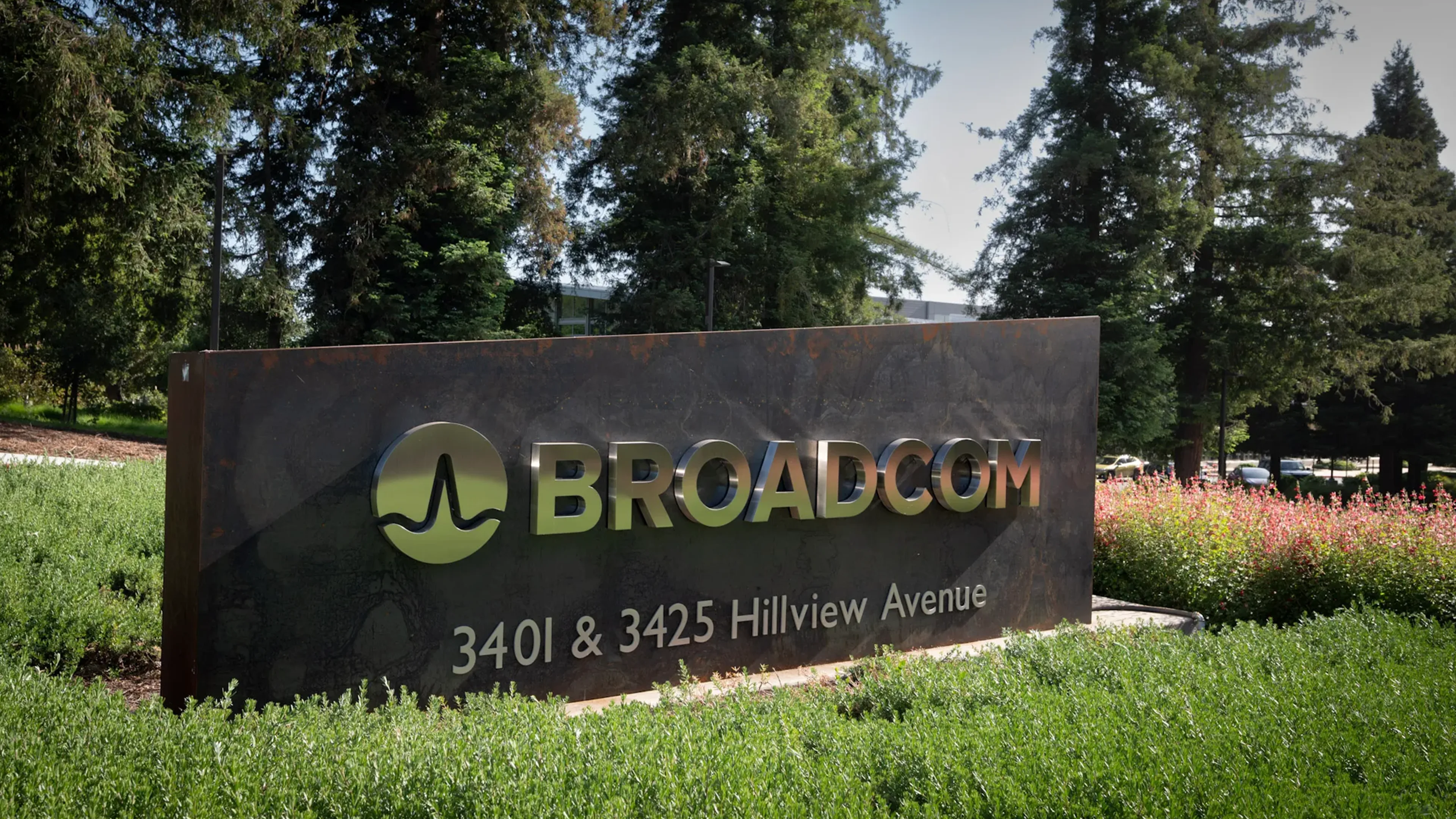 A Broadcom elkezdte szállítani az iparág első 2 nm-es chipjét